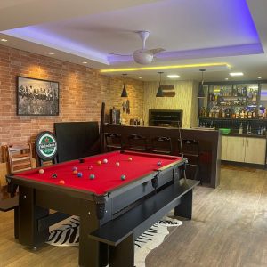 Mesa de Bilhar e Jantar 2,25 x 1,25 com Bancos Laterais